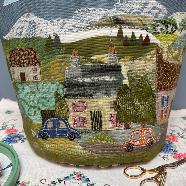 Mountain Street Scene Project Bag.